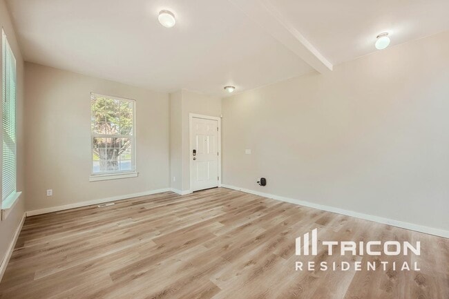 Building Photo - 1222 193rd St E