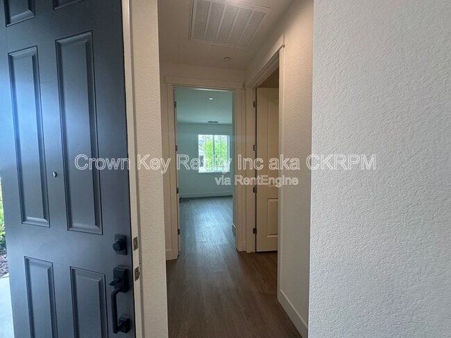 Foto del edificio - 657 Heathridge St