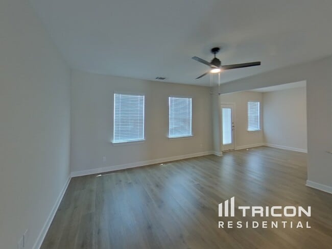 Building Photo - 1207 Bullock Dr