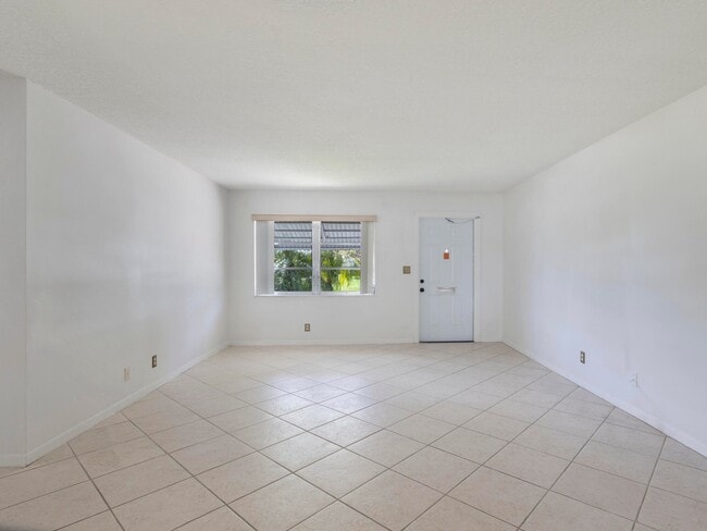 Building Photo - 1103 Reposo Ave