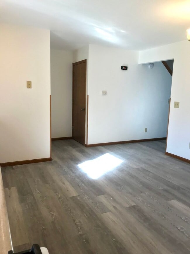 Building Photo - 821-823-823 Warbler Ln