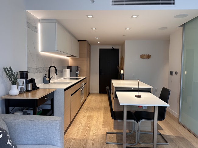 Building Photo - 620 Cardero St