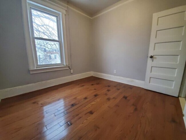 Building Photo - 575 Bramhall Ave