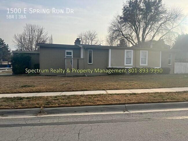 Building Photo - 1500 E Spring Run Dr