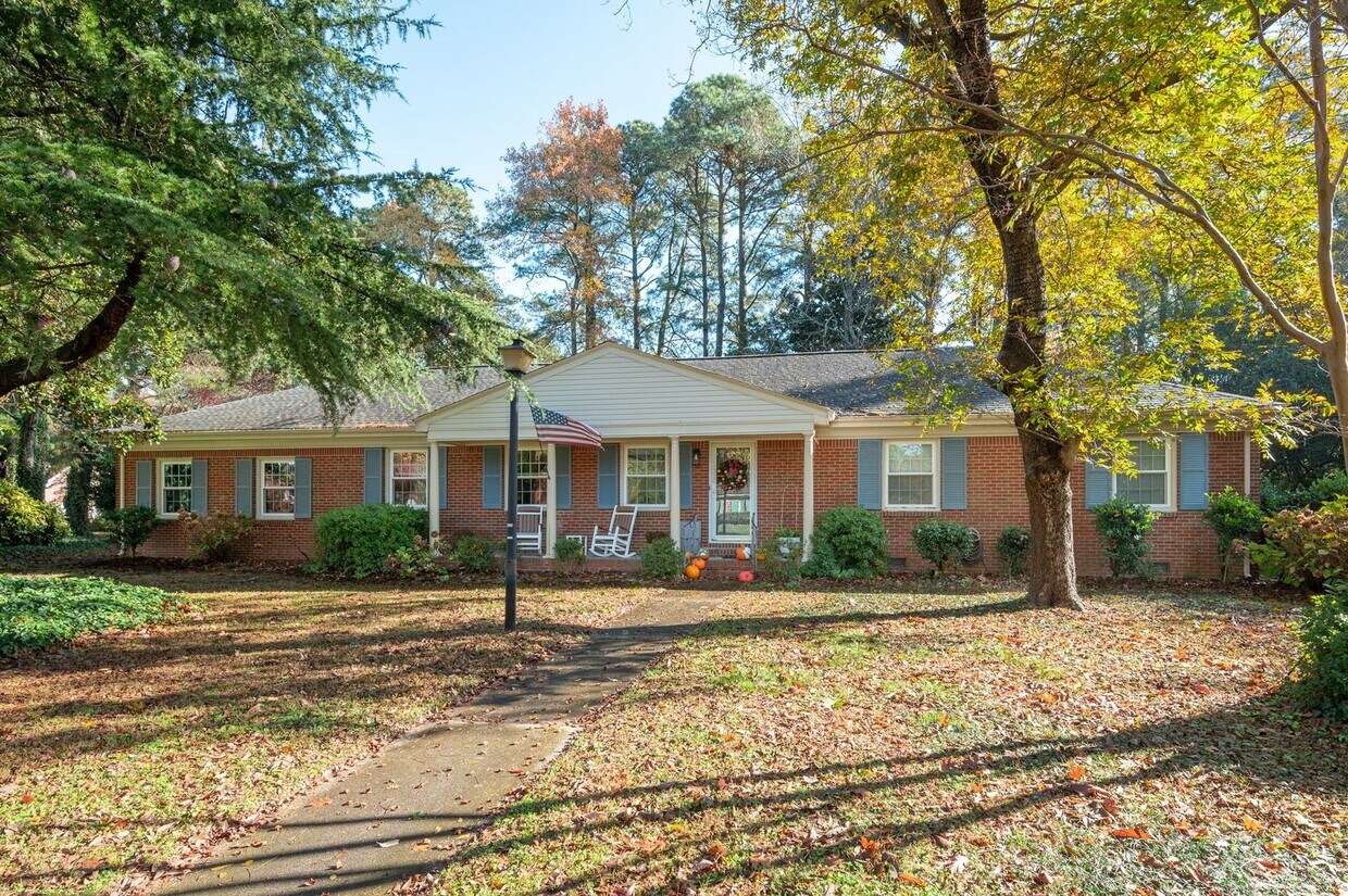 Remodeled Thoroughgood Home with a NEW KIT... House Rental in