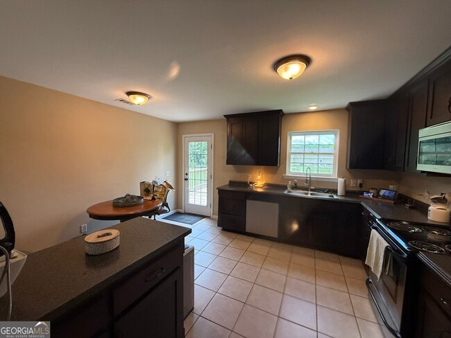 Building Photo - 504 First Down Ct
