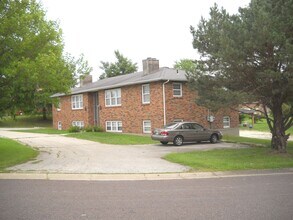 Building Photo - 306 W Southampton Dr