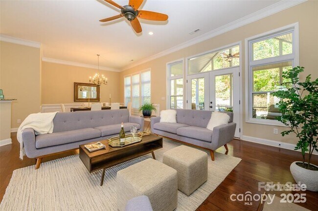 Foto del edificio - 4406 Carrington Dr