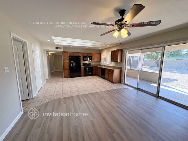 Building Photo - 2742 S Las Palmas