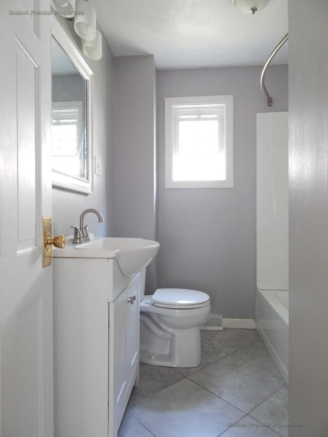 Building Photo - 44 Whiton Ave