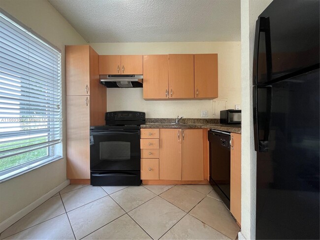 Building Photo - 4013 N University Dr