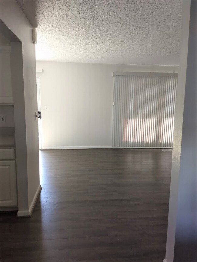 Building Photo - 29 Lakeshore Terrace