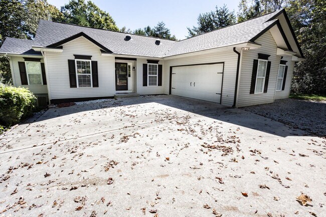 Building Photo - Loudon 37774 - Short-term Lease Available ...