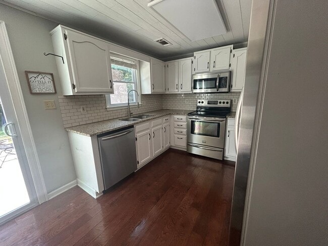Building Photo - 1088 Colony Dr