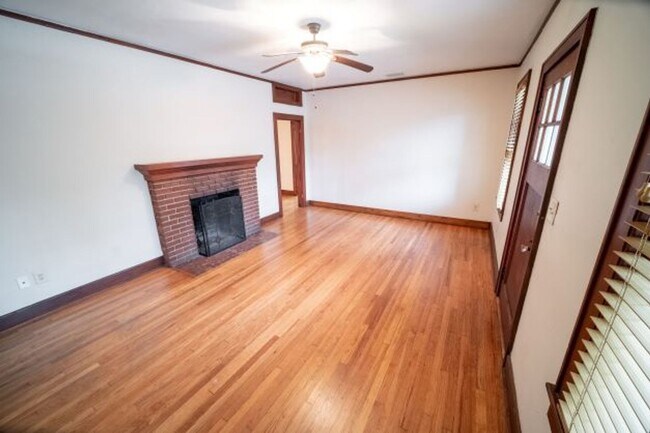 Foto del edificio - Fall 2026!! Live in this Historic yet modern 4 bedroom!