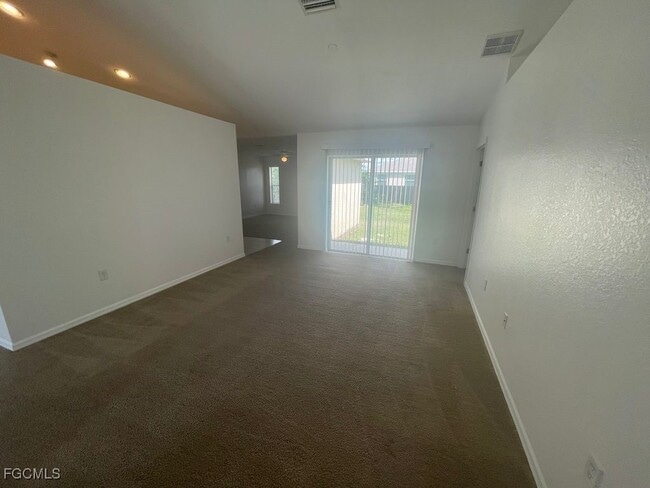 Foto del edificio - 1601 Flora Ave S