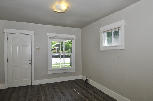 Building Photo - 155 W Paxton Ave