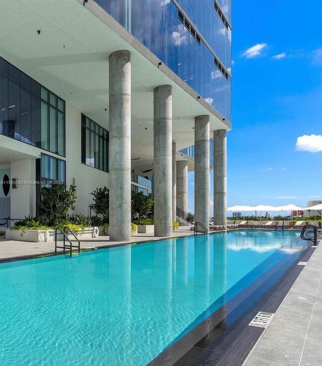 Foto del edificio - 398 NE 5th St