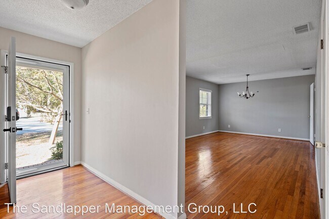 Foto del edificio - 3 br, 2 bath House - 628 Highwood Circle