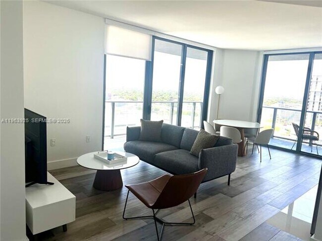 Foto del edificio - 121 NE 34th St