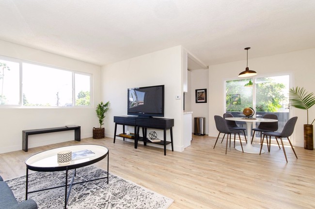 Foto del edificio - 4575 W Maplewood Ave