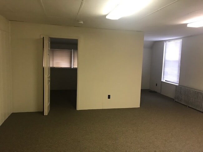 Foto del edificio - 185 N Main St