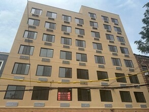 Building Photo - 947 College Ave