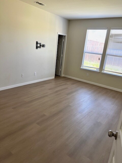 Building Photo - 2433 Canchim St