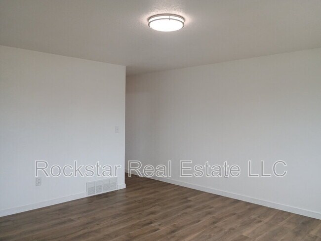 Foto del edificio - 222 E Crown Ave