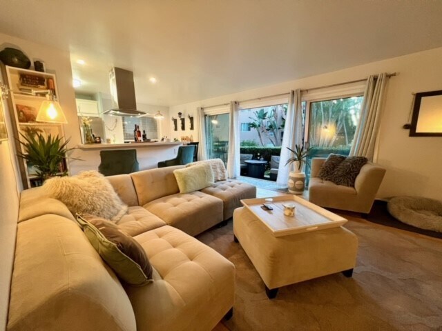 Living room with access to patio - 5359 La Jolla Blvd