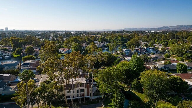 Foto del edificio - 22666 Spring Lake Ln