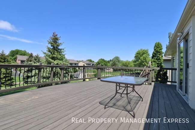 Building Photo - Stunning 5 Bedroom 3 Bath Home in South East Sioux Falls