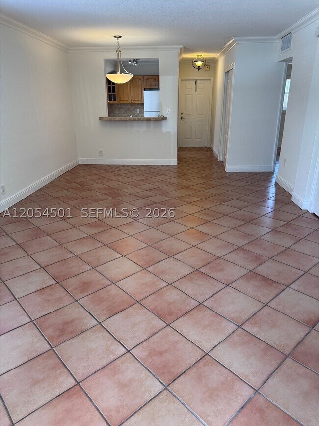 Foto del edificio - 6705 N Kendall Dr