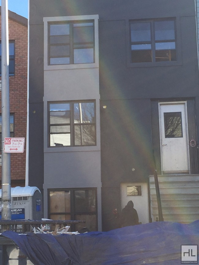 Building Photo - 1106 Halsey St