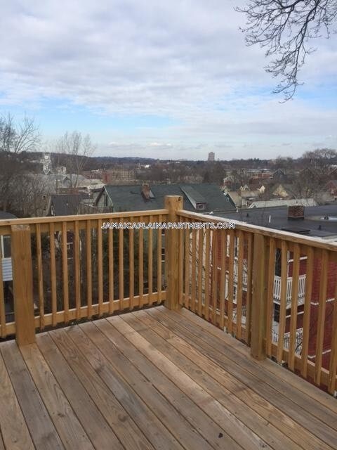 Foto del edificio - 74 Weld Hill St