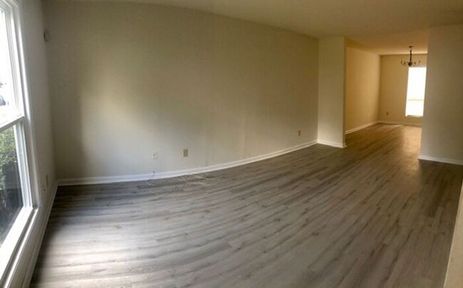 Building Photo - 7950 Shady Oak Trail