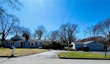 Building Photo - 109 Rogers Ave