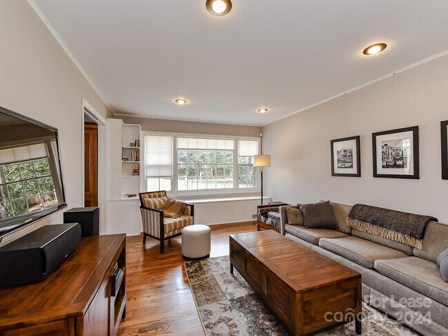 Foto del edificio - 1615 Emerywood Dr