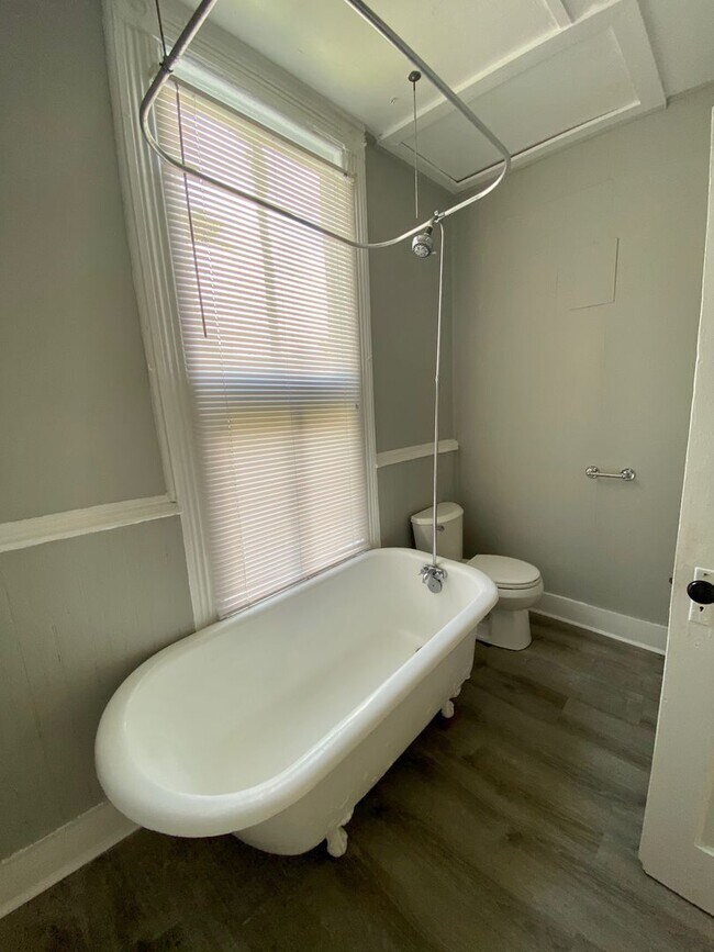 Foto del edificio - 2/1 Available now in the Downtown area!