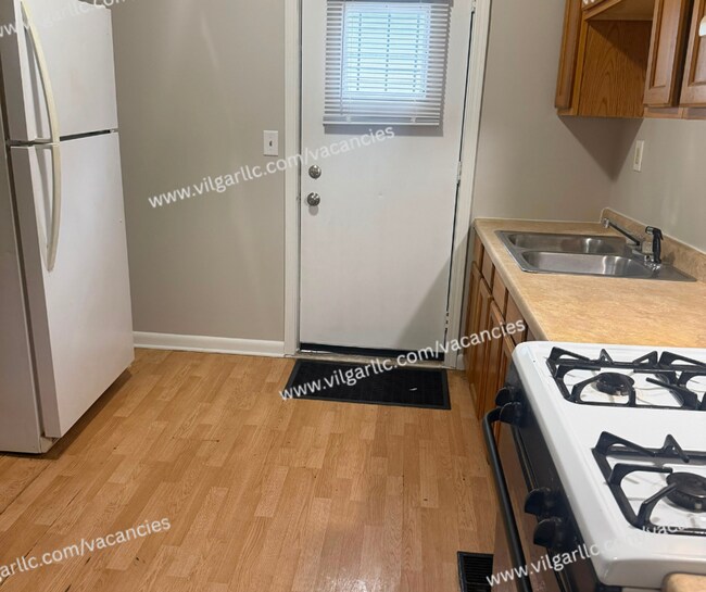 Foto del edificio - 4611 Pine Ave