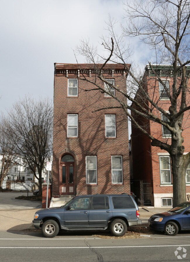 Foto del edificio - 2113 Spring Garden St