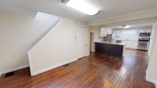 Building Photo - 153 E Maynard Ave