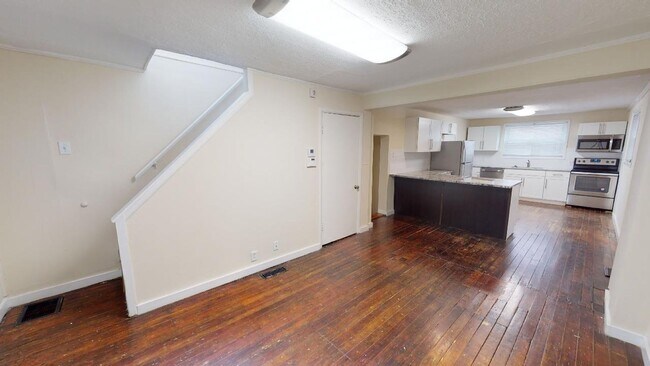 Building Photo - 153 E Maynard Ave