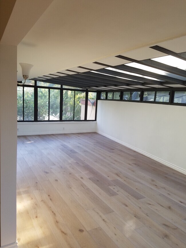 Building Photo - 3325 Primera Ave