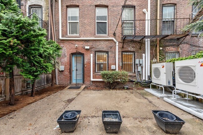Building Photo - 85 E Brookline St