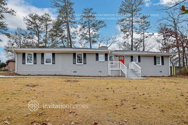 Building Photo - 190 Pineview Dr