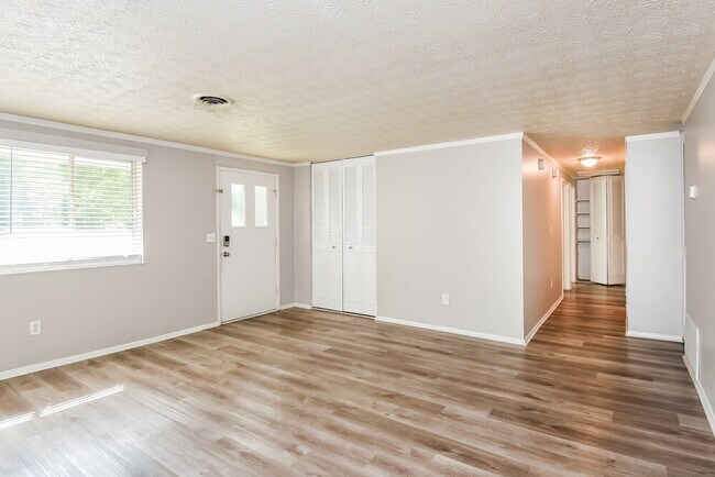 Foto del edificio - 1860 Suwanee Ridge Ct NW