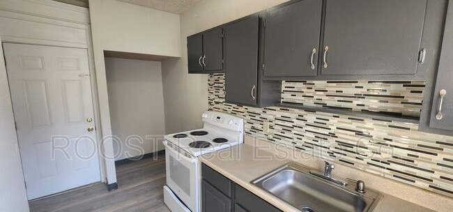 Building Photo - 1271 E Fulton Street