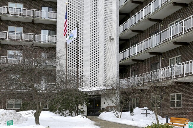 Foto del edificio - Town Brook House Apartments