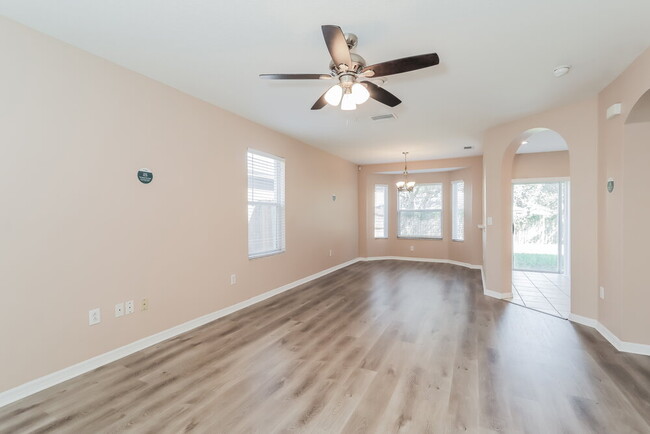 Building Photo - 411 Maple Pointe Dr